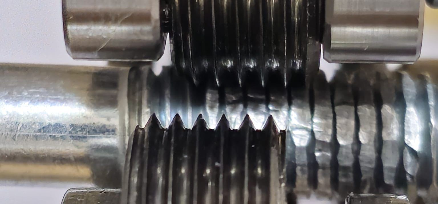 A thread cleanly restored with Silbertool, no material removed
